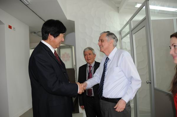 ���ױ���ǰפ����ʹPablo Echavarr��a������������Ժ�������о�Ա