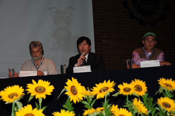 �������о�Ա�ڸ��ױ���������ٿ��ı��鼰��������������ʴ���Ϸ���